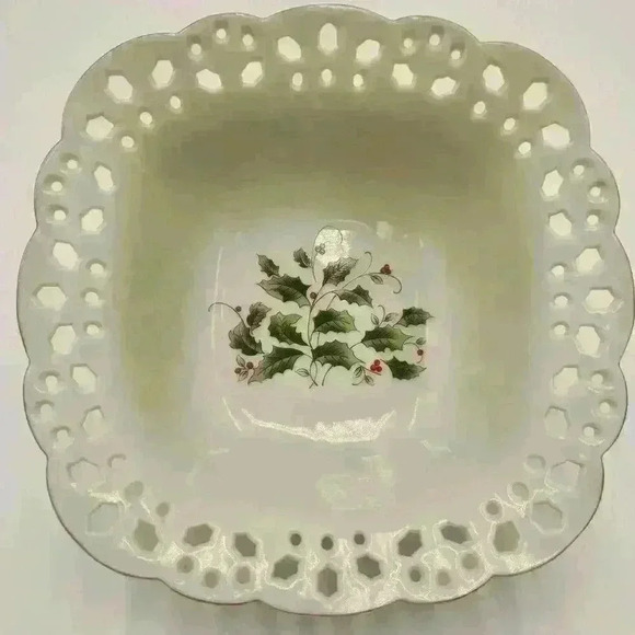 Royal Limited Holly Holiday Ceramic Bowl Holly & Berry Decoration & Rim Piercing - Picture 1 of 9